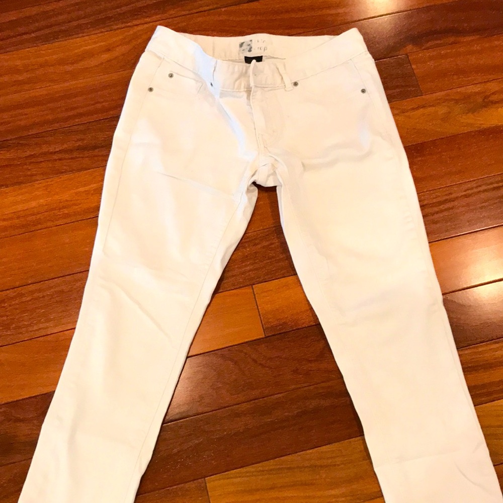 Skinny crop white jeans